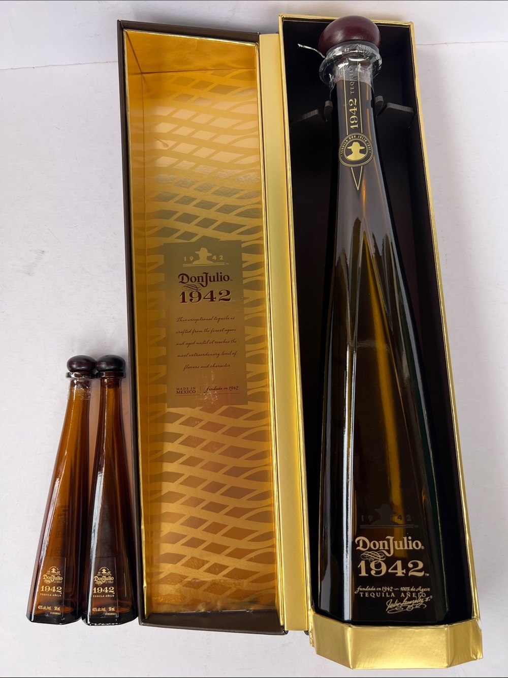 1942 Gold & Brown Decorative Bottle Gift Box